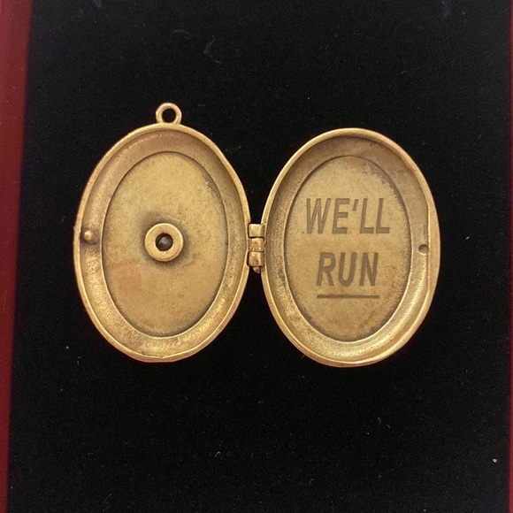 TAYLOR SWIFT “WE’LL RUN” LOCKET - Picture 4 of 5